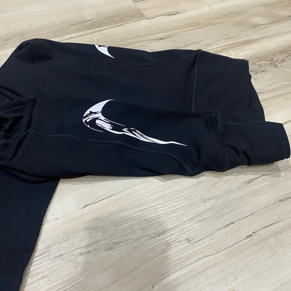 Nike Dri-Fit Black Leggings Size Small | Dual Logo | Zip Pocket | Like New - Picture 2 of 4